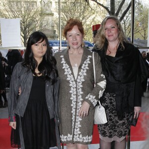 Eva Darlan et ses filles Lou et Eugénie - 18e gala Musique contre l'oubi au profit d'Amnesty International, le 25 avril 2012 à Paris