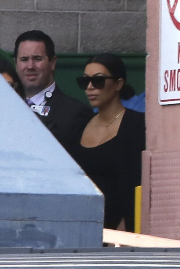 Kim Kardashian à la sortie du Sunrise Hospital où se trouve Lamar Odom, le 15 octobre 2015