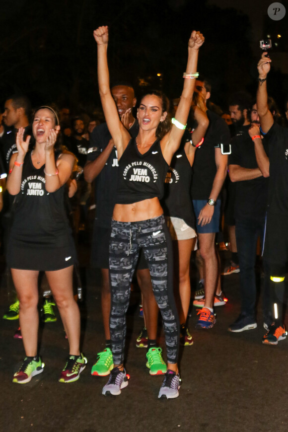 Le top Izabel Goularta participé à un run à Sao Paulo, le 18 octobre 2015