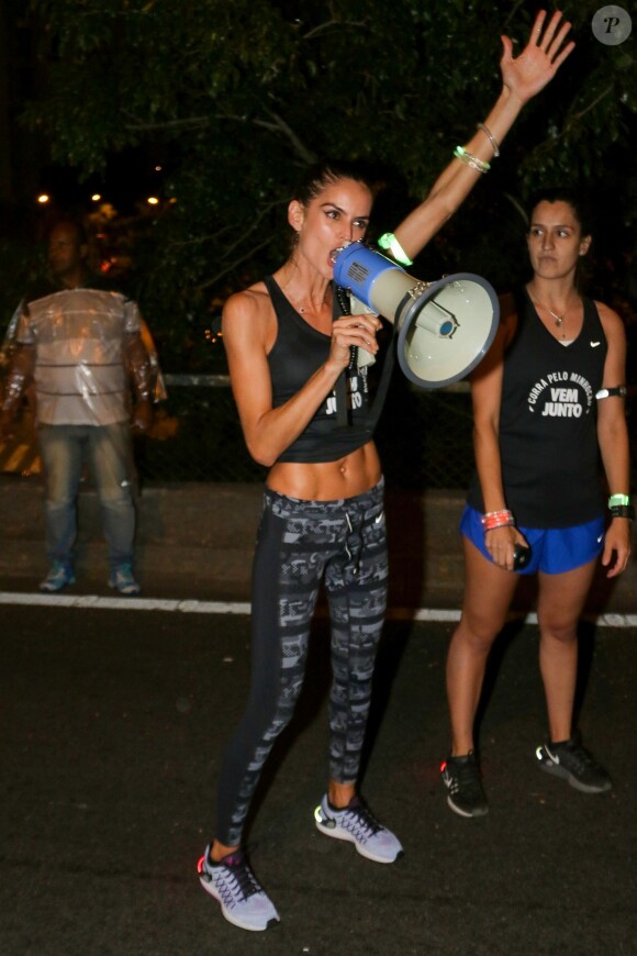 Le top Izabel Goularta participé à un run à Sao Paulo, le 18 octobre 2015