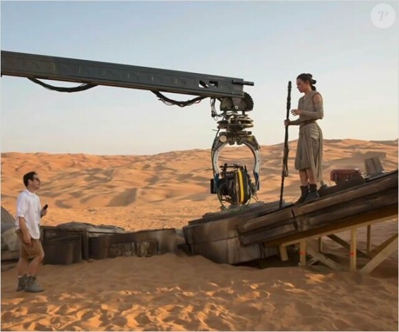 Daisy Ridley sur le tournage de Star Wars – Le Réveil de la Force.