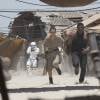 Daisy Ridley et John Boyega dans Star Wars – Le Réveil de la Force.