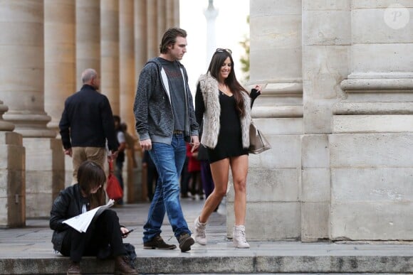 Exclusif - Claudia Romani et Kevin Gleizes de "Secret Story 9" sont en séjour à Bordeaux depuis le 6 octobre 2015. Le couple se promène dans la ville.