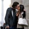Exclusif - Claudia Romani et Kevin Gleizes de "Secret Story 9" sont en séjour à Bordeaux depuis le 6 octobre 2015. Ils échangent un tendre baiser.