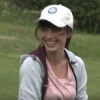 Ena Kadić joue au golf / image extraite d'une vidéo postée sur Youtube par le compte officiel du comité Miss Autriche.