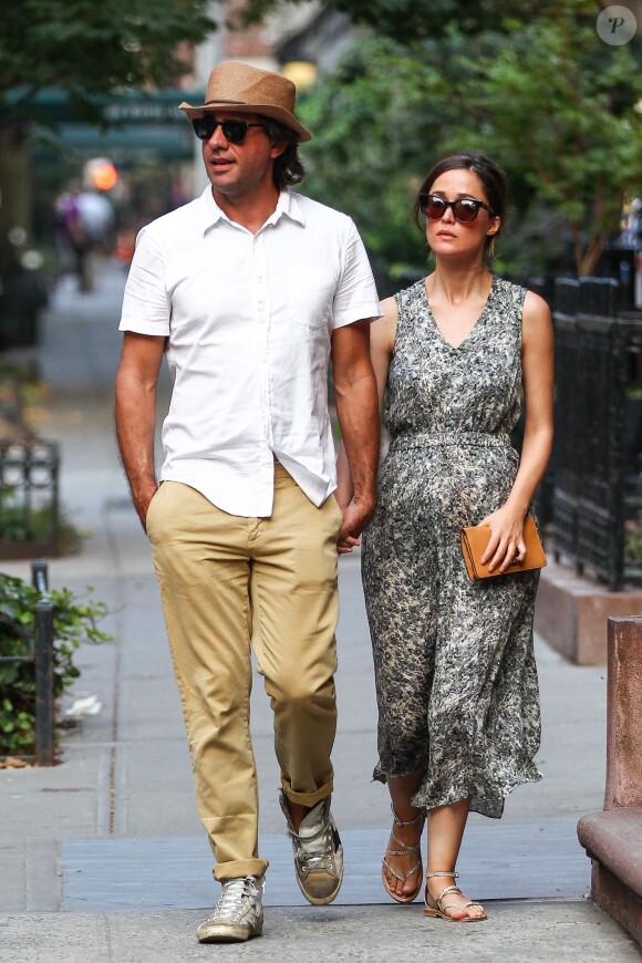 Rose Byrne et Bobby Cannavale dans les rues d'East Village, New York, le 29 juillet 2015