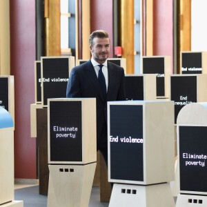 David Beckham , ambassadeur de l'UNICEF, soutient une oeuvre pour promouvoir la voix de l'enfant à l'ONU. New York le 24 septembre 2015.