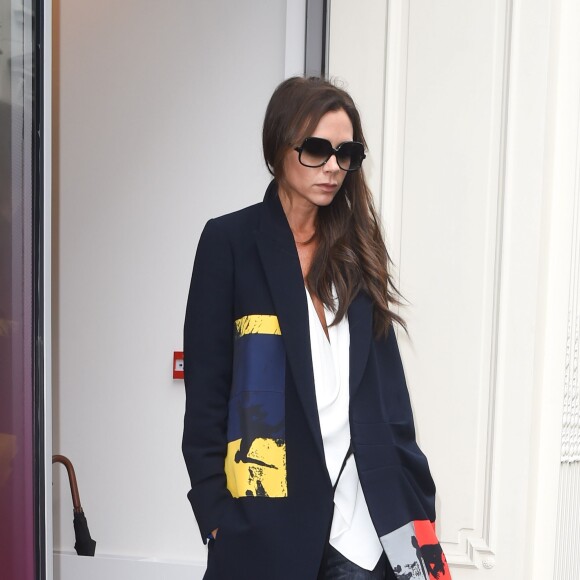 Victoria Beckham - People à la sortie de la boutique Victoria Beckham à Londres le 18 septembre 2015