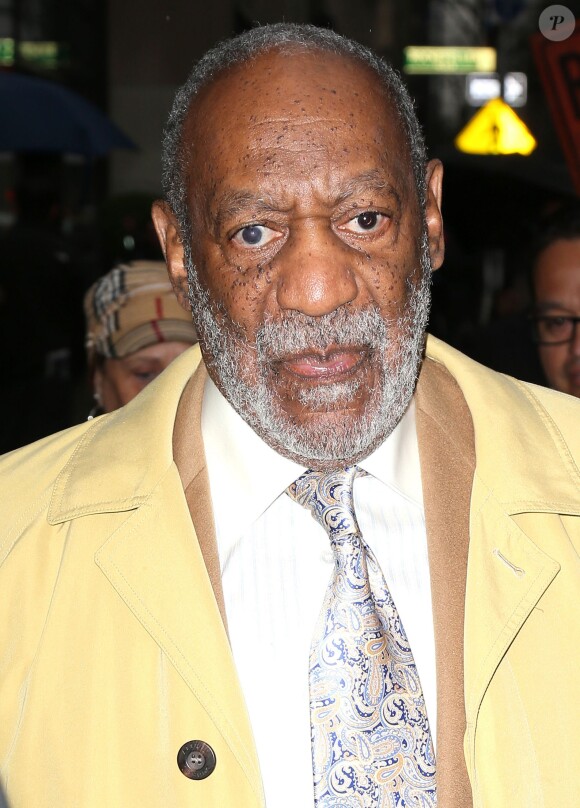 Bill Cosby à la sortie des studios de la NBC à New York, le 1er mai 2014. L'ex-star du Cosby Show est au coeur d'un énorme scandale pour des agressions sexuelles présumées sur plus d'une cinquantaine de femmes...