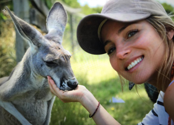 Chris Hemsworth se représente en kangourou avec sa chérie Elsa Pataky. (photo postée le 24 octobre 2015)