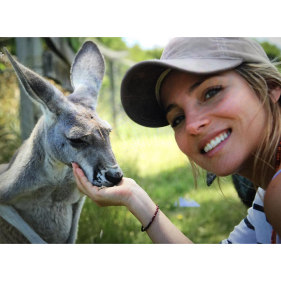 Chris Hemsworth se représente en kangourou avec sa chérie Elsa Pataky. (photo postée le 24 octobre 2015)