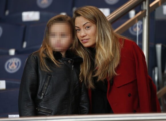 Anne-Laure Bonnet et sa fille lors de la rencontre entre le Paris Saint-Germain et Saint-Etienne au Parc des Princes le 25 octobre 2015 à Paris