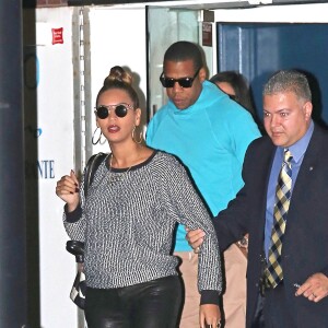 Beyonce et son mari Jay-Z dans les rues de New York, le 20 octobre 2012.