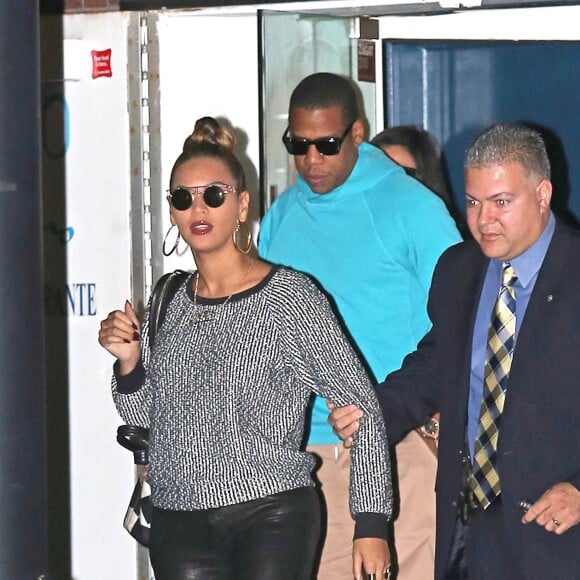 Beyonce et son mari Jay-Z dans les rues de New York, le 20 octobre 2012.