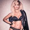 Rita Ora est la nouvelle égérie de la marque de lingerie Tezenis à Londres le 15 octobre 2015.