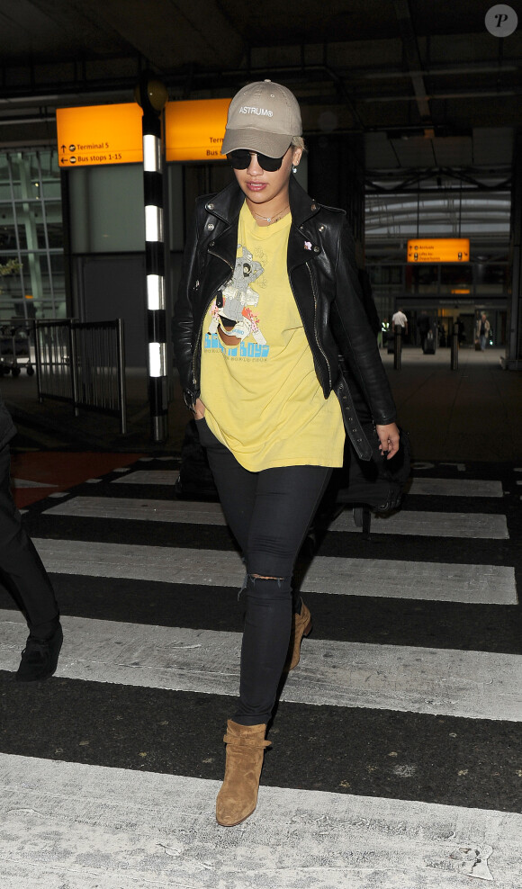 Rita Ora à l'aéroport de Los Angeles le 7 octobre 2015