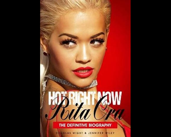 Le tabloïd The Sun dévoile plusieurs extraits du livre Hot Right Now, la biographie de Rita Ora.
