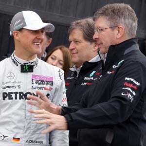 Michael Schumacher et Ross Brawn sur le circuit Ricardo Tomo de Valence, le 1er février 2011