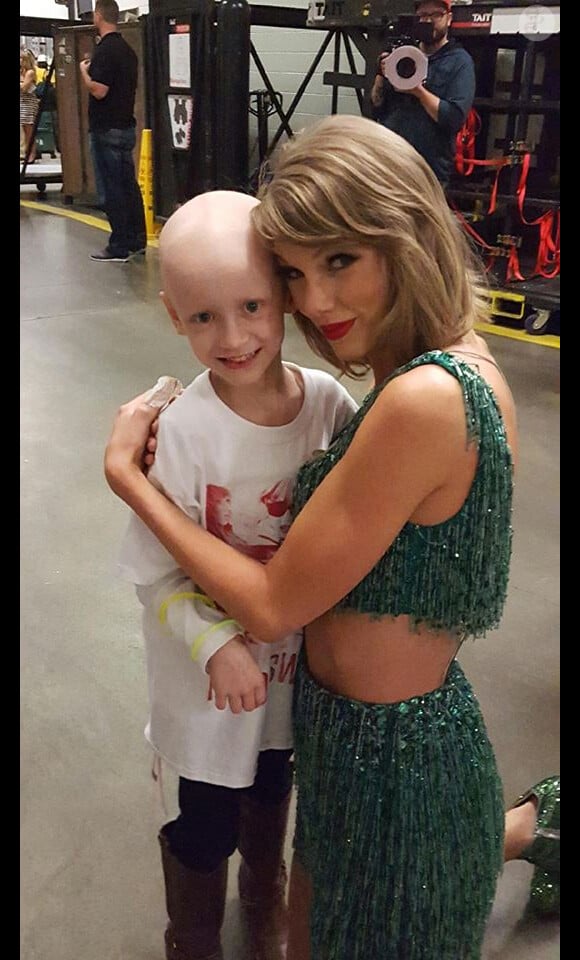 Taylor Swift est allée à la rencontre d'une fan souffrant d'un cancer du rein lors de son cancer à Atlanta, le 24 octobre 2015.