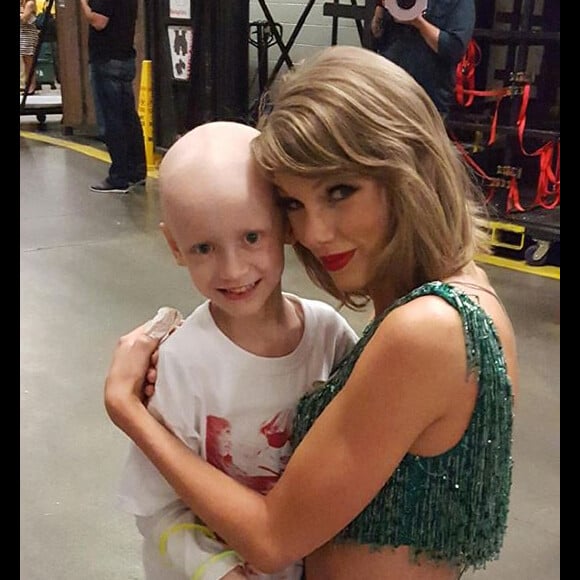 Taylor Swift est allée à la rencontre d'une fan souffrant d'un cancer du rein lors de son cancer à Atlanta, le 24 octobre 2015.