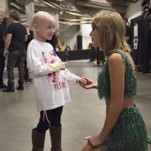 Taylor Swift est allée à la rencontre d'une fan souffrant d'un cancer du rein lors de son cancer à Atlanta, le 24 octobre 2015.