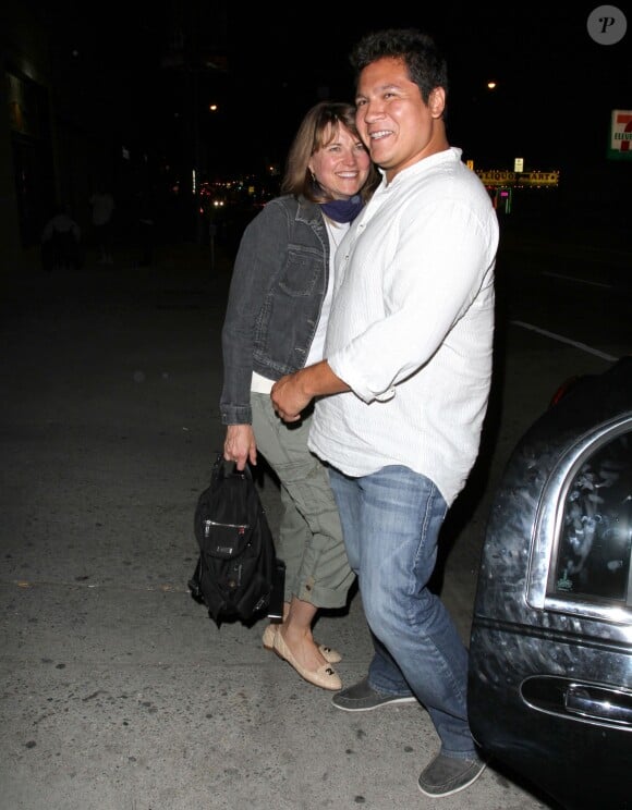 Lucy Lawless avec un ami à Hollywood, le 3 juillet 2012