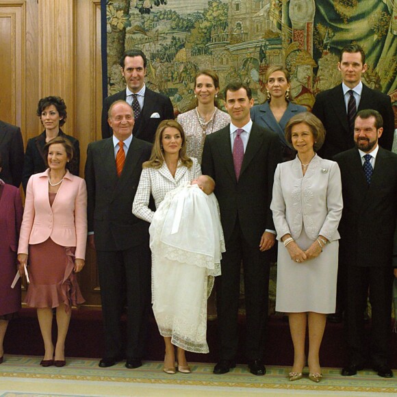 Baptême de Leonor, fille de Felipe et Letizia d'Espagne, à la Zarzuela en janvier 2006. Le 31 octobre 2015, la princesse des Asturies fête ses 10 ans.