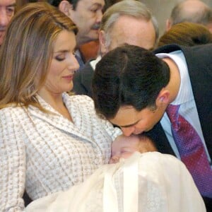 Baptême de Leonor, fille de Felipe et Letizia d'Espagne, à la Zarzuela en janvier 2006. Le 31 octobre 2015, la princesse des Asturies fête ses 10 ans.