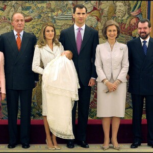 Baptême de Leonor, fille de Felipe et Letizia d'Espagne, à la Zarzuela en janvier 2006. Le 31 octobre 2015, la princesse des Asturies fête ses 10 ans.