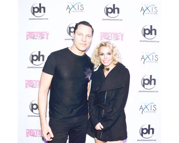 Britney Spears rencontre le DJ Tiësto à Las Vegas, en octobre 2015.