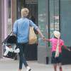 Exclusif - Charlize Theron se promène avec sa fille August et son fils Jackson à Hollywood, le 16 octobre 2015.