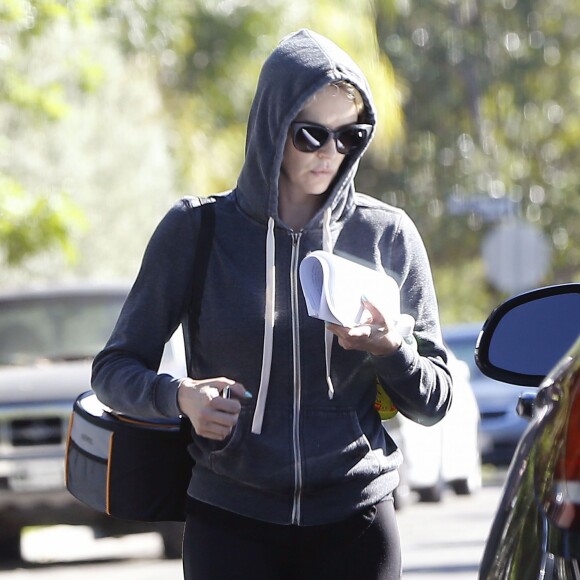 Exclusif - Charlize Theron est allée rendre visite à des amis à Studio City, le 18 septembre 2015