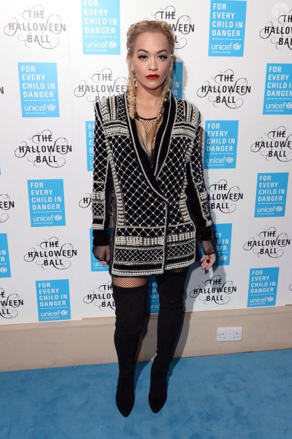 Rita Ora arrive à l'UNICEF Halloween Ball 2015 au One Mayfair. Londres, le 29 octobre 2015.