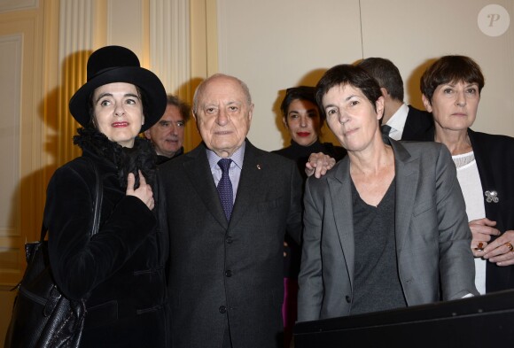 Amélie Nothomb, Pierre Bergé, Christine Angot, Josyane Savigneau, Michel Crépu, Cécilé Guilbert et Charles Dantzig - Remise du Prix Décembre 2015 à Christine Angot pour son roman "Un amour impossible" (Flammarion) à la Maison de l'Amérique latine à Paris, le 2 novembre 2015.