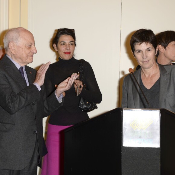 Amélie Nothomb, Cécile Guilbert, Pierre Bergé, Christine Angot et Josyane Savigneau - Remise du Prix Décembre 2015 à Christine Angot pour son roman "Un amour impossible" (Flammarion) à la Maison de l'Amérique latine à Paris, le 2 novembre 2015.