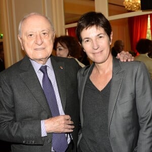 Pierre Bergé et Christine Angot - Remise du Prix Décembre 2015 à Christine Angot pour son roman "Un amour impossible" (Flammarion) à la Maison de l'Amérique latine à Paris, le 2 novembre 2015.