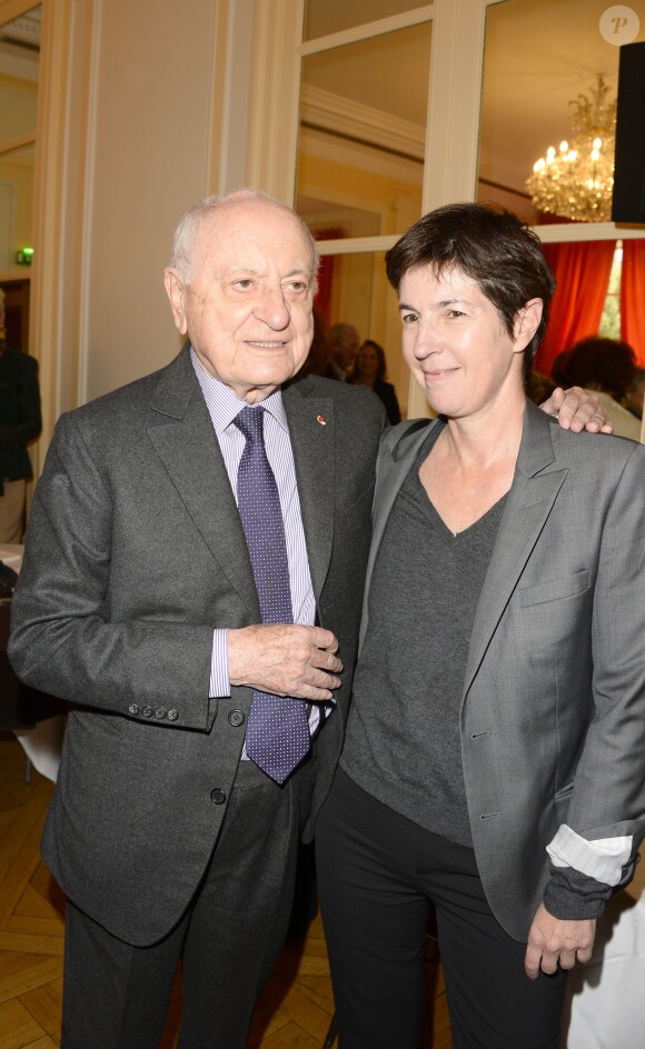 Pierre Bergé et Christine Angot - Remise du Prix Décembre 2015 à Christine Angot pour son roman "Un amour impossible" (Flammarion) à la Maison de l'Amérique latine à Paris, le 2 novembre 2015.
