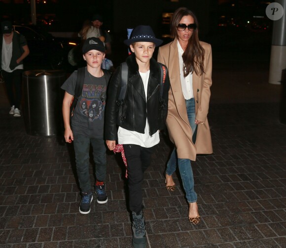 Les Beckham à l'aéroport de LAX à Los Angeles pour prendre l'avion, le 31 octobre 2015.