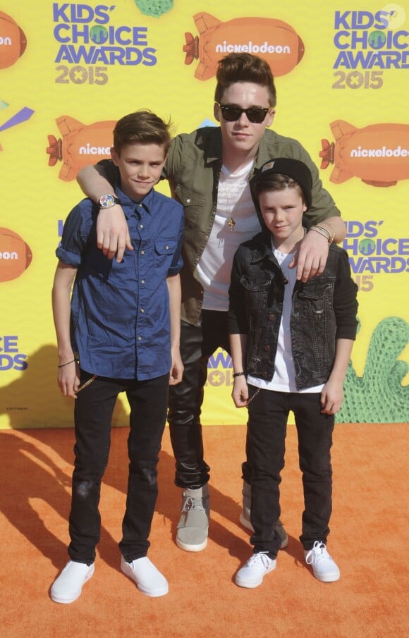 Brooklyn, Romeo et Cruz Beckham aux Kids Choice Awards 2015.