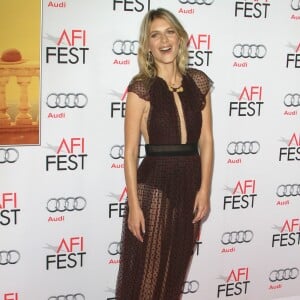 Mélanie Laurent dans une tenue Burberry - Avant-première du film "Vue sur mer" lors du gala d'ouverture de l'AFI Fest à Hollywood, le 5 novembre 2015.