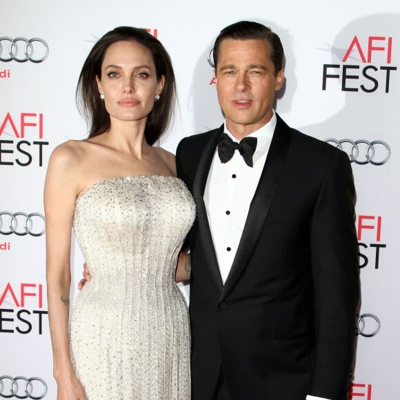 Angelina Jolie et son mari Brad Pitt - Avant-première du film "Vue sur mer" lors du gala d'ouverture de l'AFI Fest à Hollywood, le 5 novembre 2015.