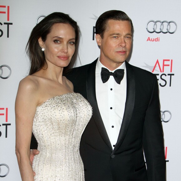 Angelina Jolie et son mari Brad Pitt - Avant-première du film "Vue sur mer" lors du gala d'ouverture de l'AFI Fest à Hollywood, le 5 novembre 2015.