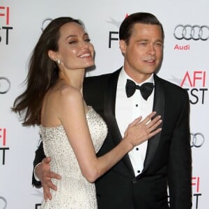 Angelina Jolie et son mari Brad Pitt - Avant-première du film "Vue sur mer" lors du gala d'ouverture de l'AFI Fest à Hollywood, le 5 novembre 2015.