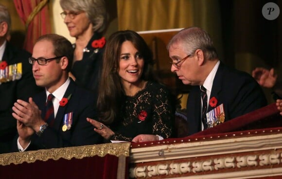 Le duc et la duchesse de Cambridge avec le prince Andrew, duc d'York au Royal British Legion Festival of Remembrance au Royal Albert Hall de Londres, le 7 novembre 2015