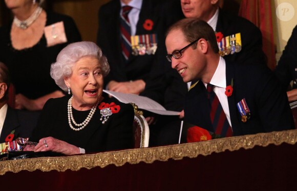 La reine Elizabeth II et le prince William au Royal British Legion Festival of Remembrance au Royal Albert Hall de Londres, le 7 novembre 2015