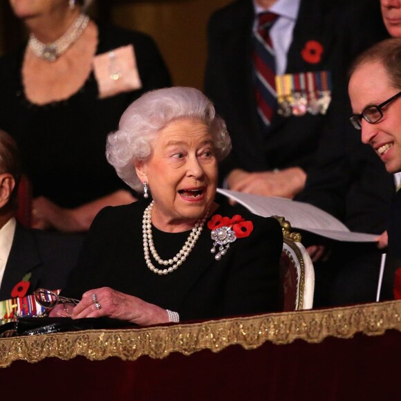 La reine Elizabeth II et le prince William au Royal British Legion Festival of Remembrance au Royal Albert Hall de Londres, le 7 novembre 2015