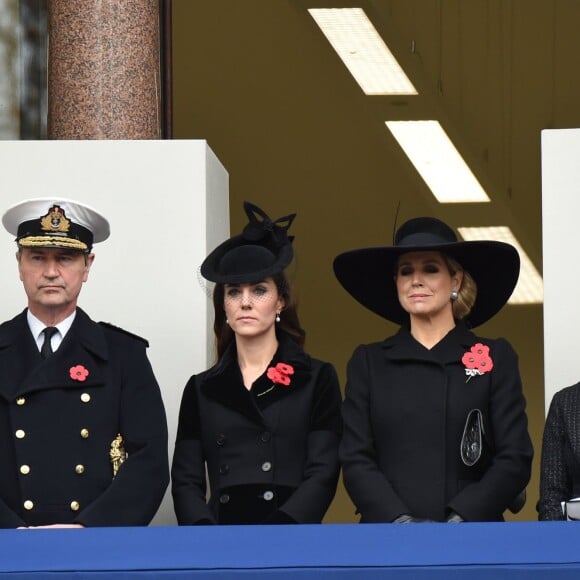 Timothy Laurence, Catherine, duchesse de Cambridge, la reine Maxima des Pays-Bas, Sophie, comtesse de Wessex lors des cérémonies du "Remembrance Day" au Cénotaphe de Whitehall à Londres, le 8 novembre 2015