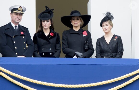 Timothy Laurence, Kate Middleton, la reine Maxima des Pays-Bas, Sophie, comtesse de Wessex lors des cérémonies du "Remembrance Day" au Cénotaphe de Whitehall à Londres, le 8 novembre 2015