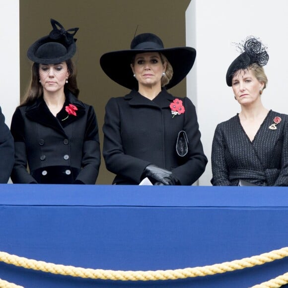 Timothy Laurence, Kate Middleton, la reine Maxima des Pays-Bas, Sophie, comtesse de Wessex lors des cérémonies du "Remembrance Day" au Cénotaphe de Whitehall à Londres, le 8 novembre 2015