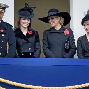 Timothy Laurence, Catherine, duchesse de Cambridge, la reine Maxima des Pays-Bas, Sophie, comtesse de Wessex lors des cérémonies du "Remembrance Day" au Cénotaphe de Whitehall à Londres, le 8 novembre 2015